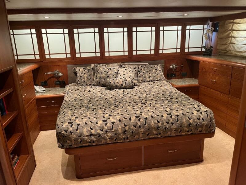 1986 Hatteras 70' Cockpit Motor Yacht