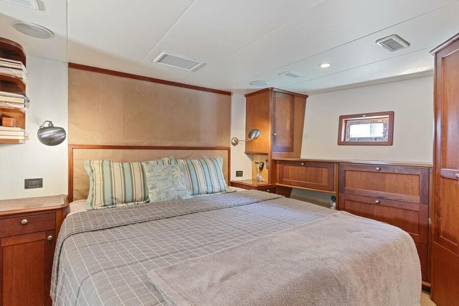 2004 Northern Marine 5700 Expedition