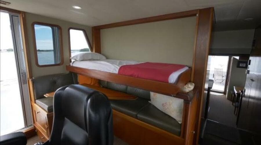 2004 Northern Marine 5700 Expedition