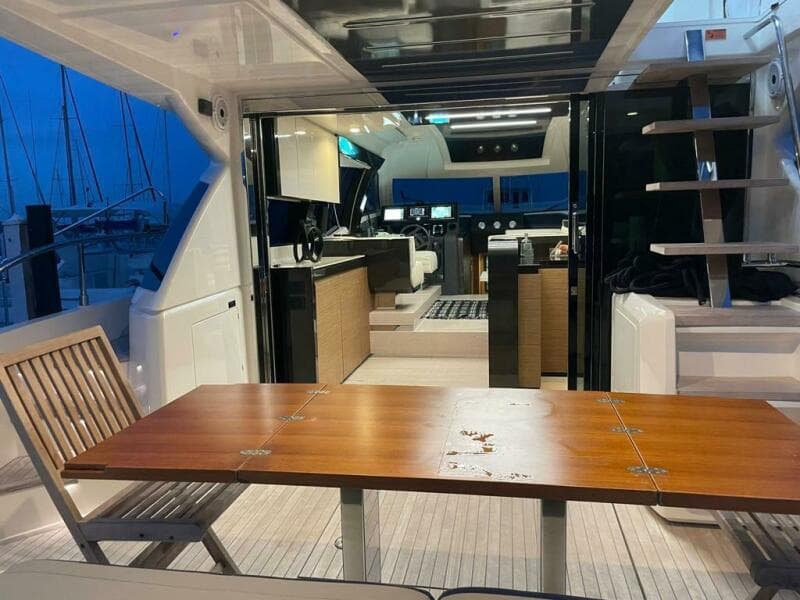 2016 Ferretti Yachts 550