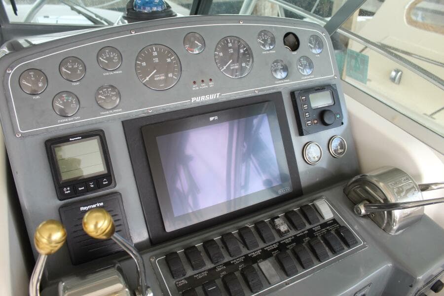 2001 Pursuit 3400 Express