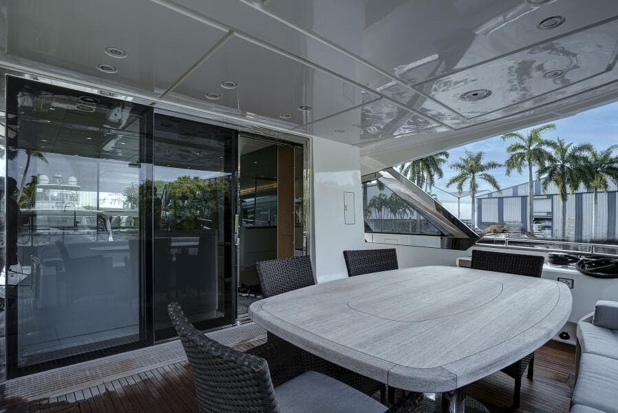 2021 Monte Carlo Yachts MCY 76 Skylounge