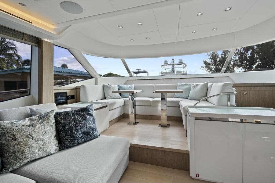 2021 Monte Carlo Yachts MCY 76 Skylounge