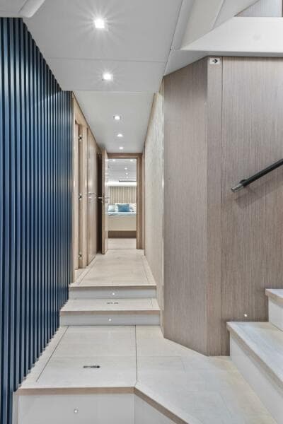 2021 Monte Carlo Yachts MCY 76 Skylounge