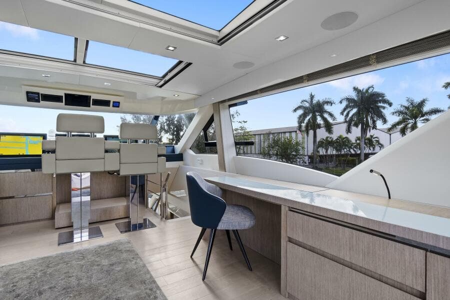 2021 Monte Carlo Yachts MCY 76 Skylounge