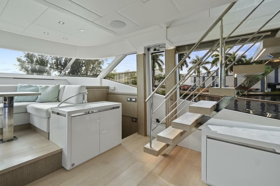 2021 Monte Carlo Yachts MCY 76 Skylounge