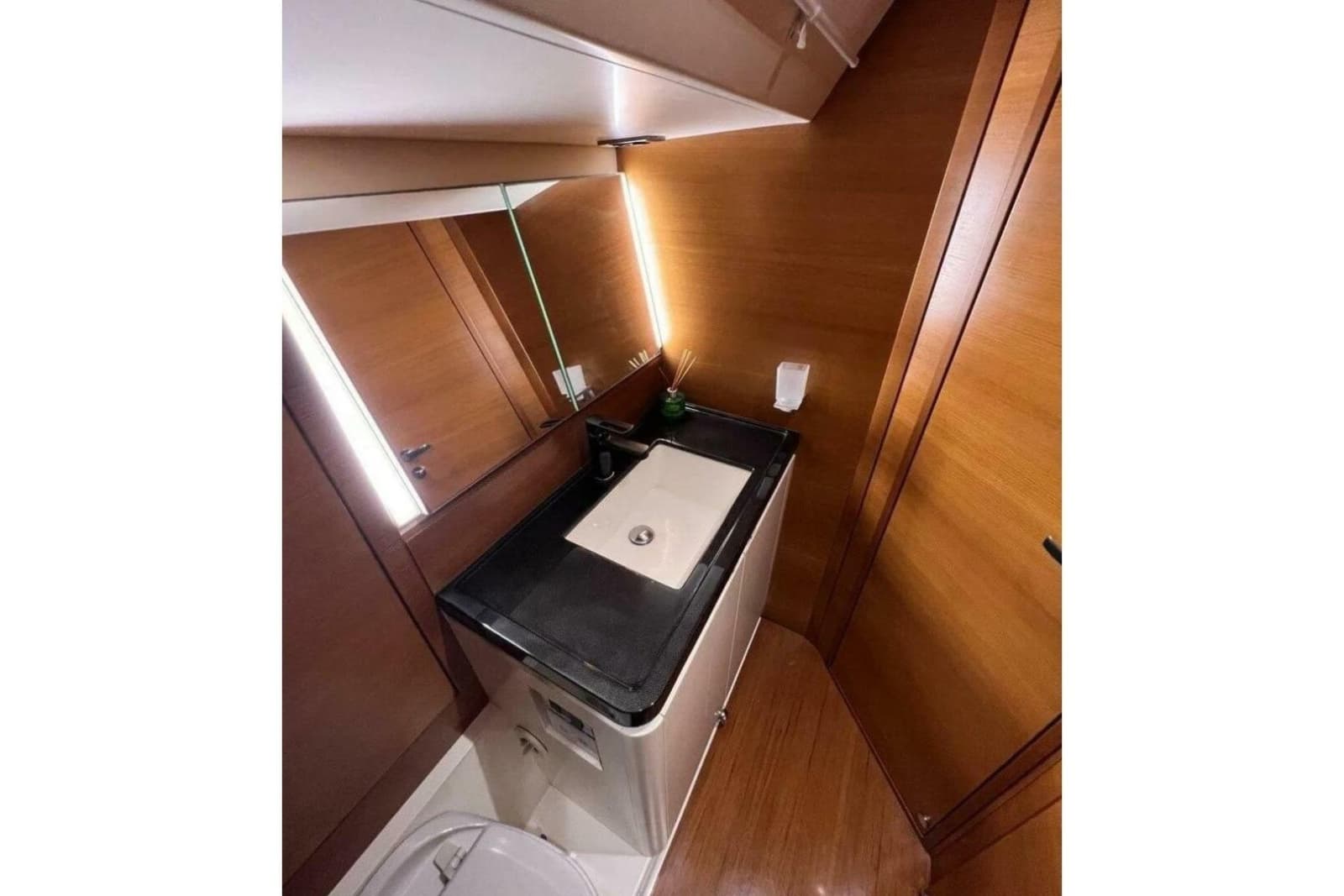 2016 Ice Yachts 62 - Photo 16
