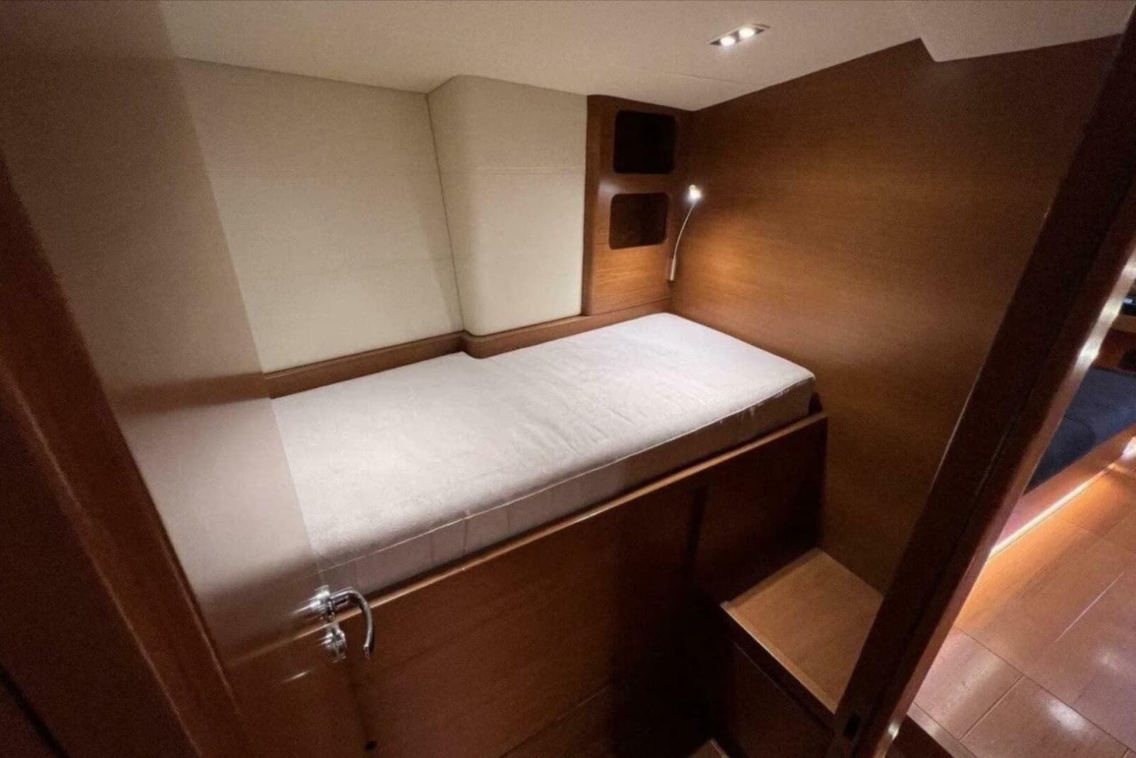 2016 Ice Yachts 62 - Photo 14