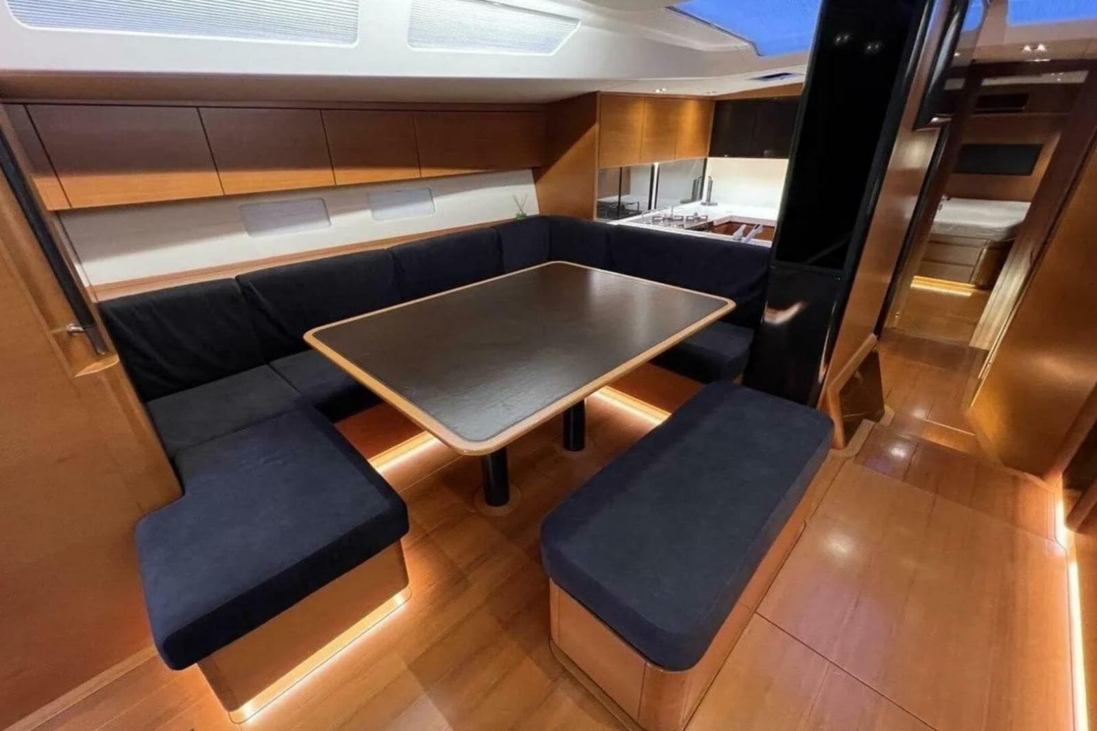 2016 Ice Yachts 62 - Photo 6