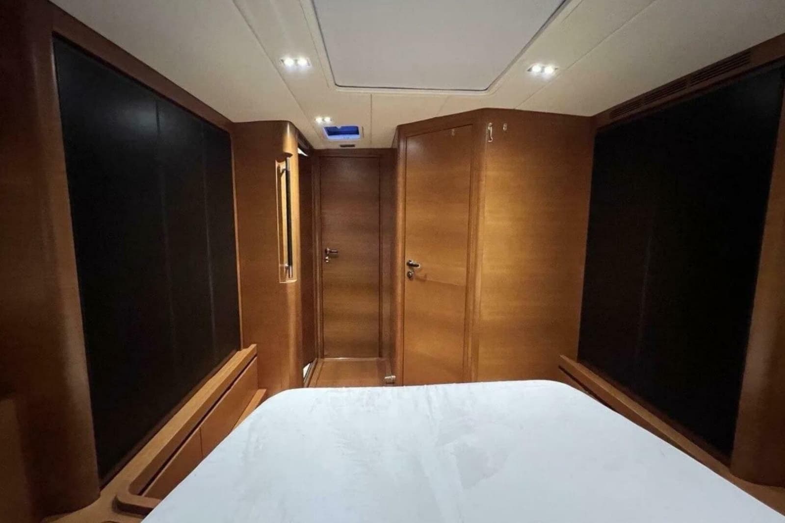 2016 Ice Yachts 62 - Photo 12