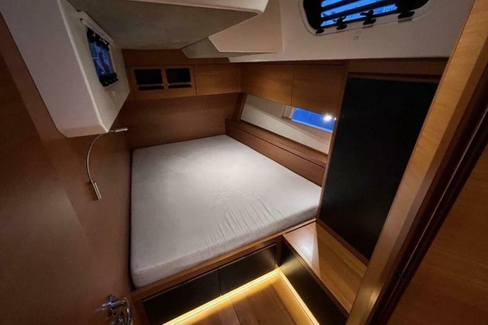2016 Ice Yachts 62 - Photo 13