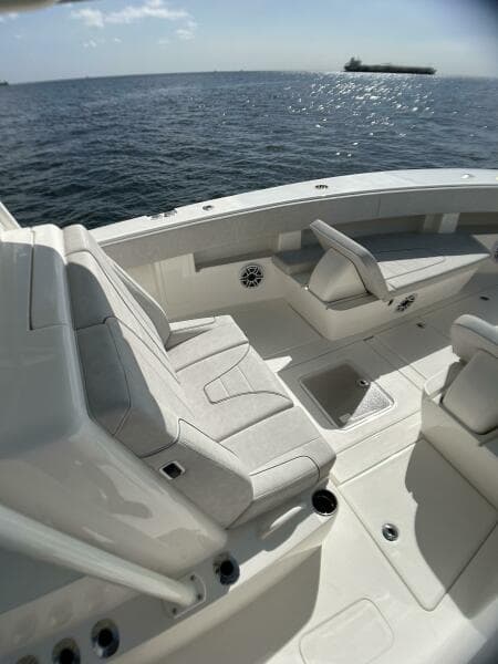 2022 SeaVee 390z Center Console