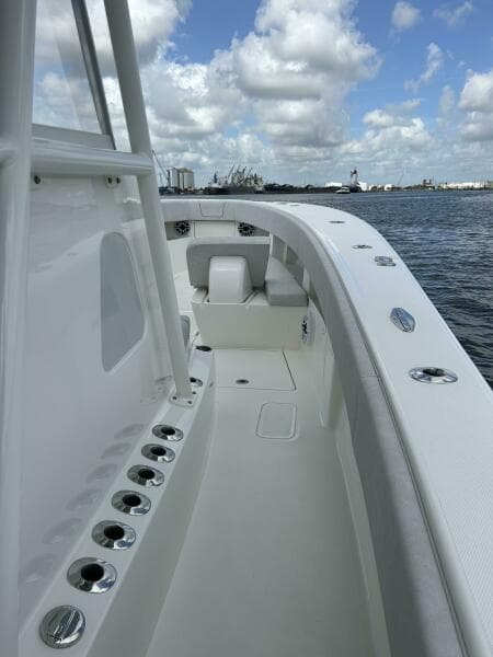 2022 SeaVee 390z Center Console