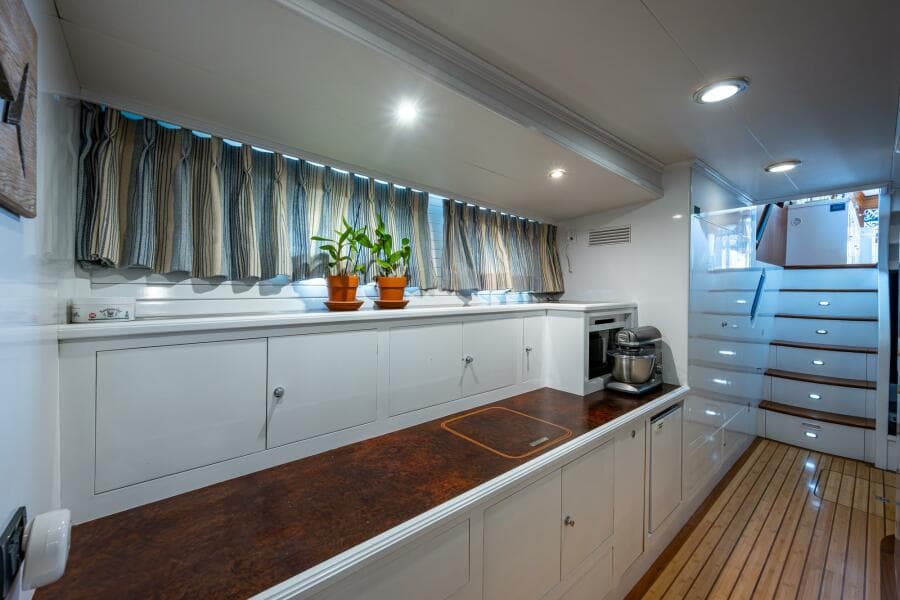 2013 Marlow Explorer Enclosed Bridge (CB)