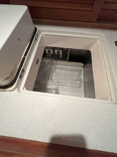 2001 Hinckley Sou'wester 59 CC Sloop