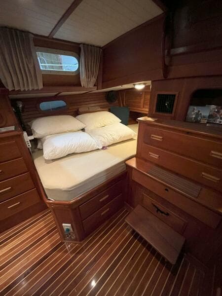 2001 Hinckley Sou'wester 59 CC Sloop