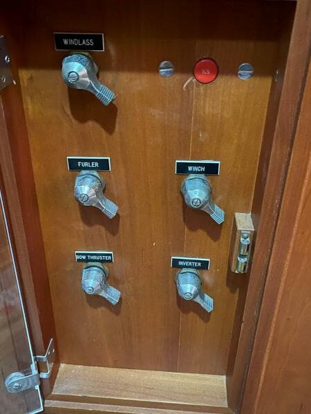 2001 Hinckley Sou'wester 59 CC Sloop