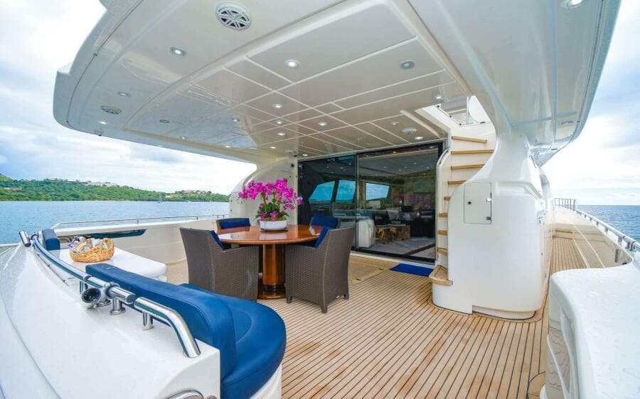 2006 Ferretti Yachts 881