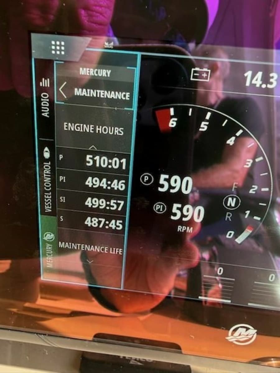 2019 Boston Whaler 380 Realm