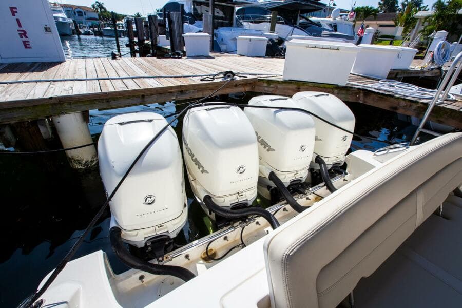 2019 Boston Whaler 380 Realm
