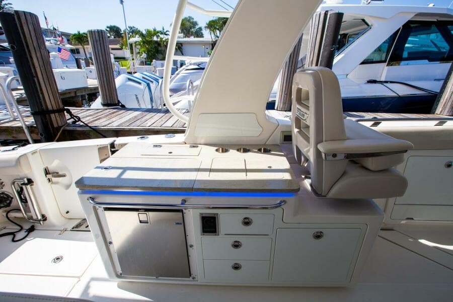2019 Boston Whaler 380 Realm