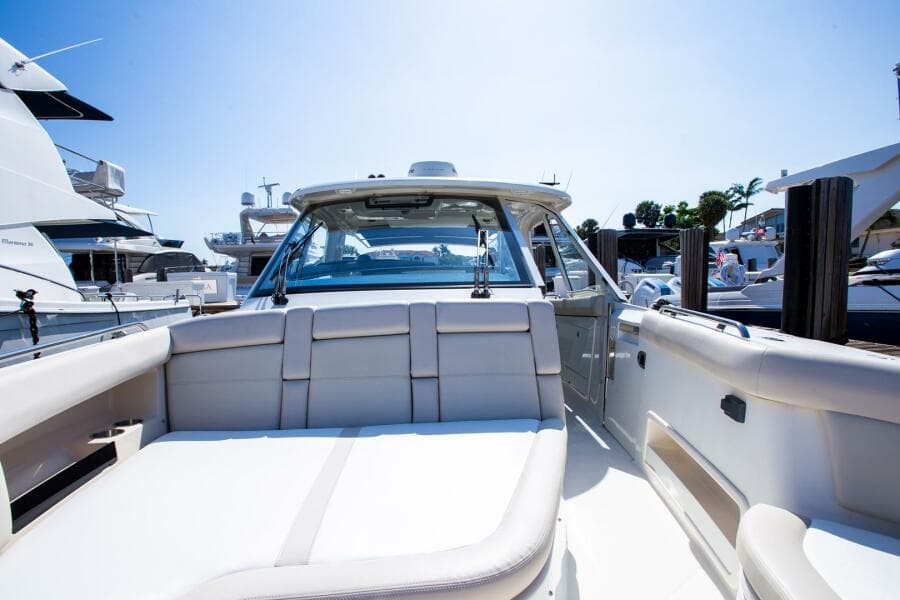 2019 Boston Whaler 380 Realm