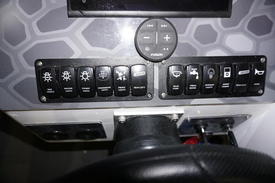 1998 32 Active Thunder 32 CC Ms. Rita Helm  (6)