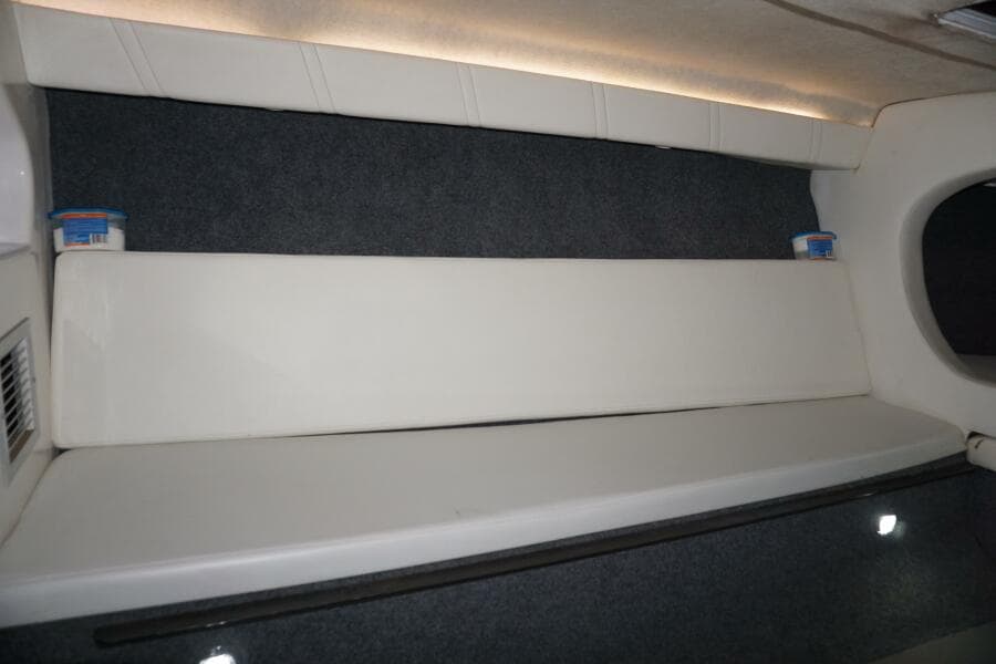 1998 32 Active Thunder 32 CC Ms. Rita V Berth (6)