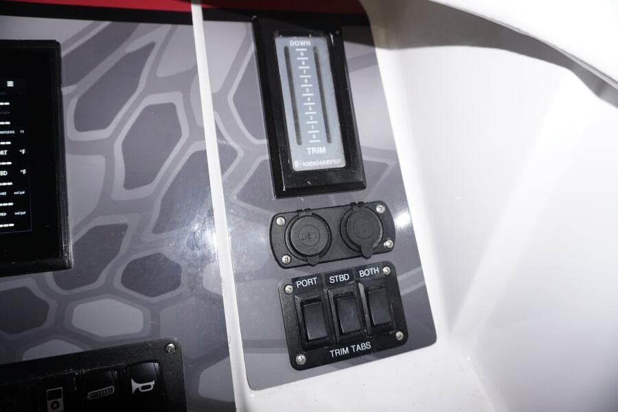 1998 32 Active Thunder 32 CC Ms. Rita Helm  (7)