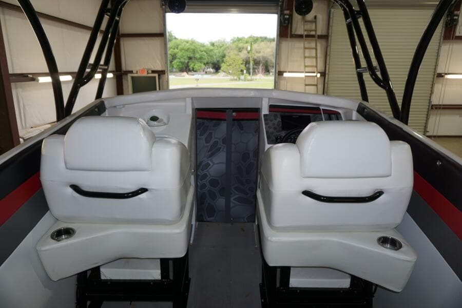 1998 32 Active Thunder 32 CC Ms. Rita Helm Seating (3)