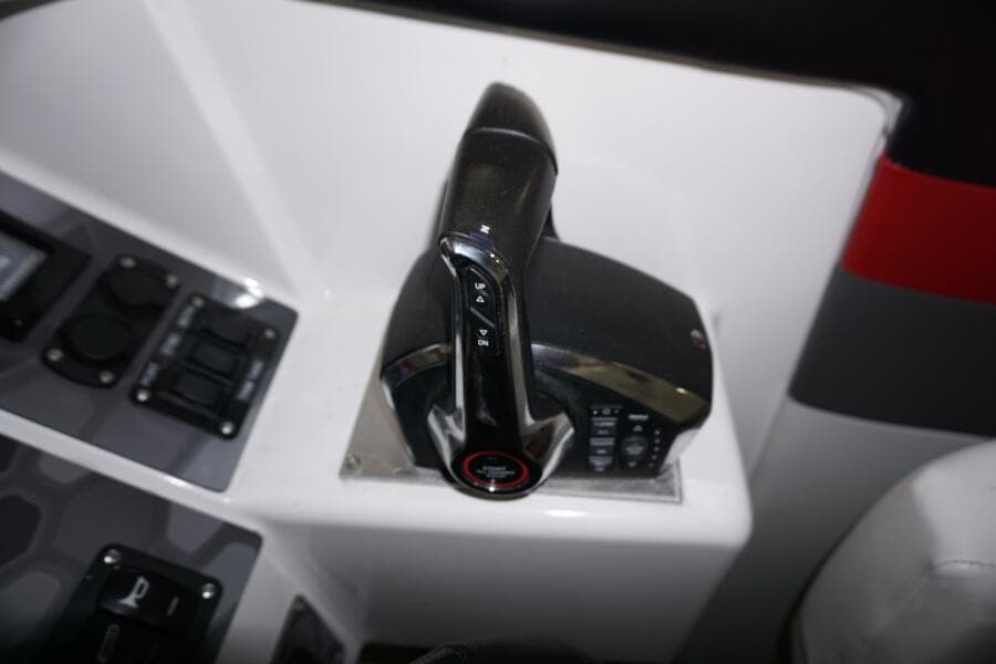 1998 32 Active Thunder 32 CC Ms. Rita Helm  (8)