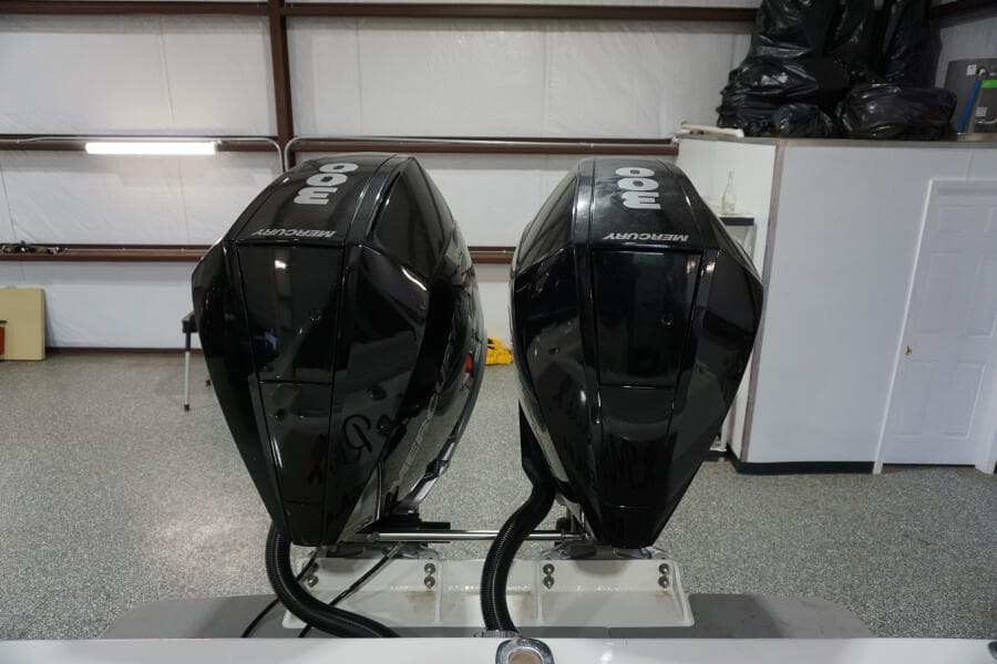 1998 32 Active Thunder 32 CC Ms. Rita Engines (2)