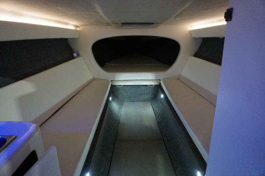 1998 32 Active Thunder 32 CC Ms. Rita V Berth (3)