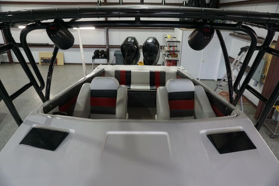 1998 32 Active Thunder 32 CC Ms. Rita Canvas Top Speakers (1)