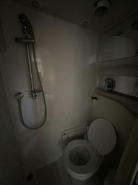 2000 Regal 4160 Commodore