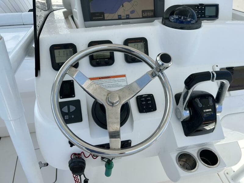 2011 Intrepid 323 Cuddy