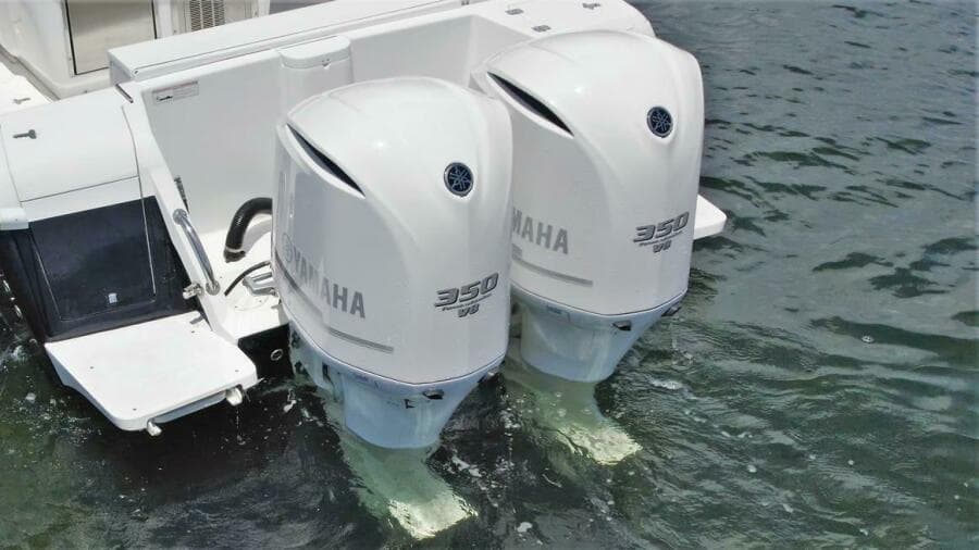 2011 Intrepid 323 Cuddy