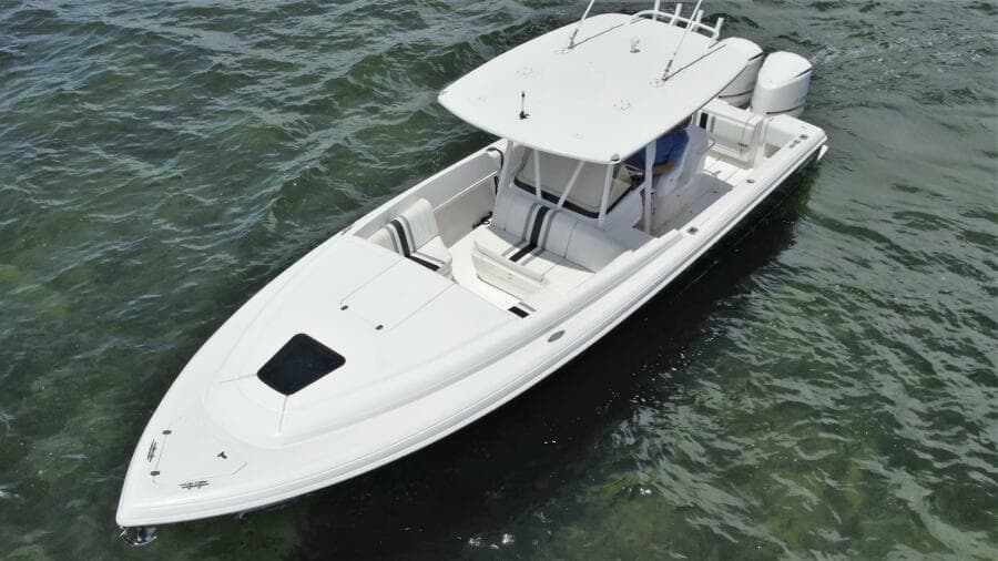 2011 Intrepid 323 Cuddy