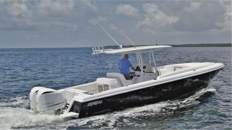 2011 Intrepid 323 Cuddy