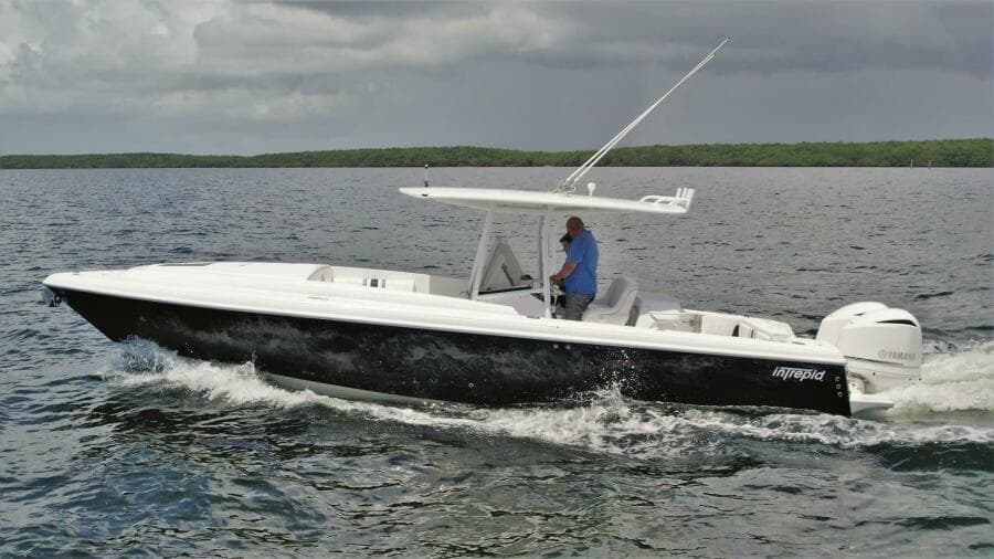 2011 Intrepid 323 Cuddy