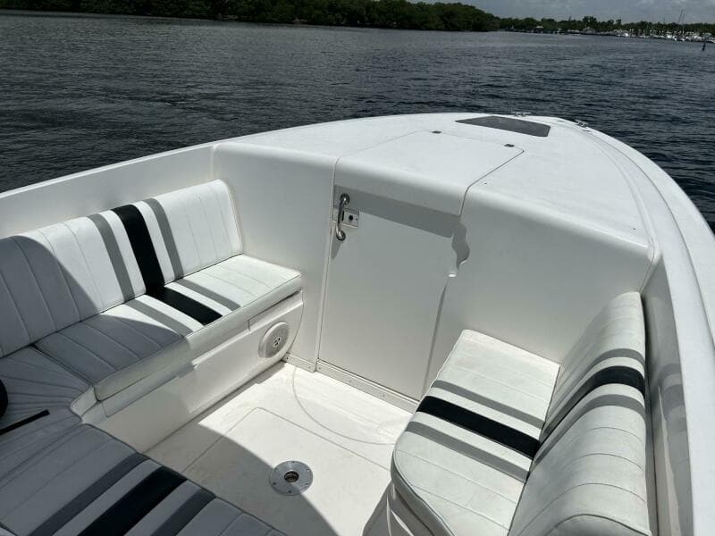 2011 Intrepid 323 Cuddy