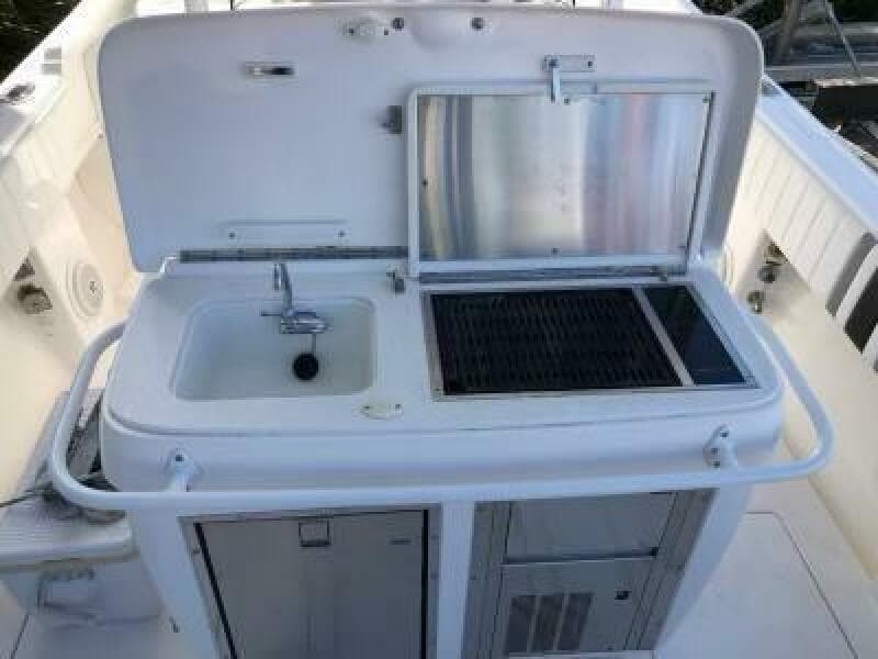 2011 Intrepid 323 Cuddy