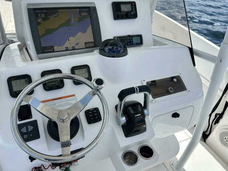 2011 Intrepid 323 Cuddy