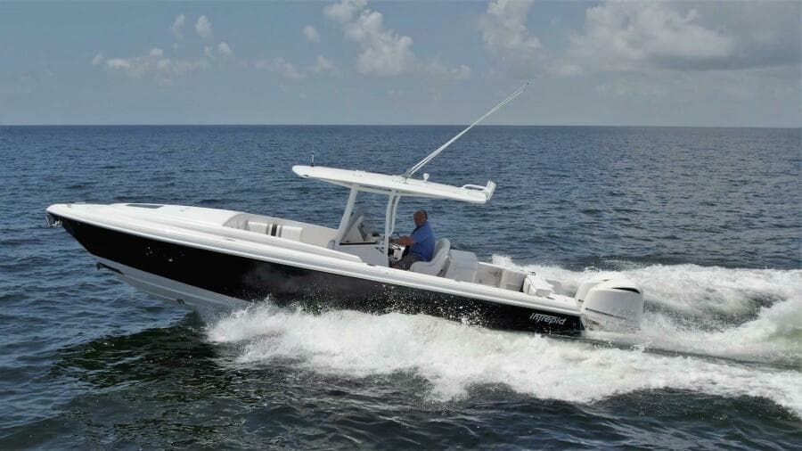 2011 Intrepid 323 Cuddy