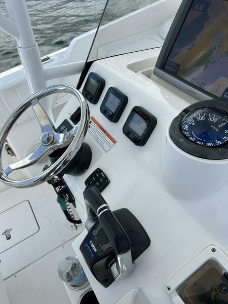 2011 Intrepid 323 Cuddy