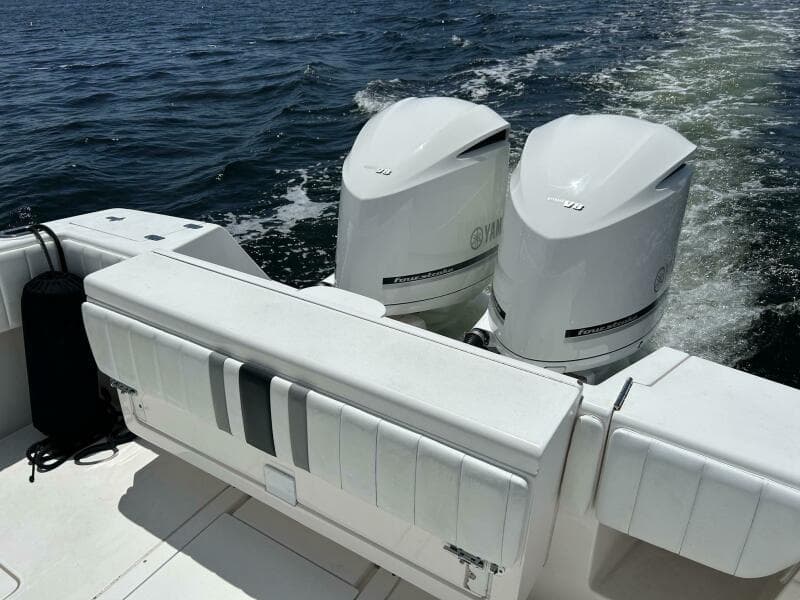 2011 Intrepid 323 Cuddy