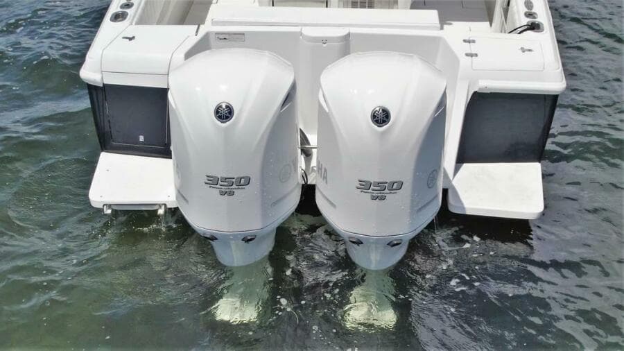 2011 Intrepid 323 Cuddy