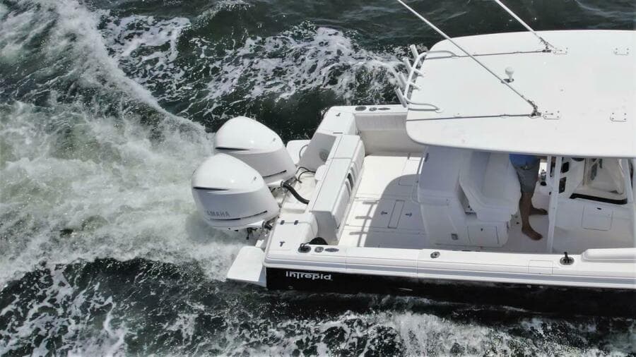 2011 Intrepid 323 Cuddy