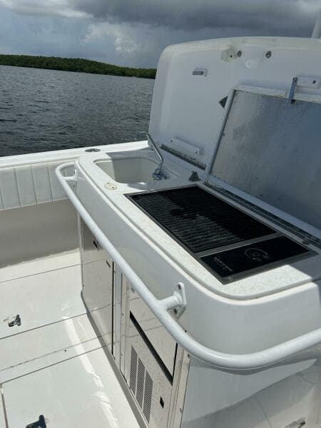 2011 Intrepid 323 Cuddy