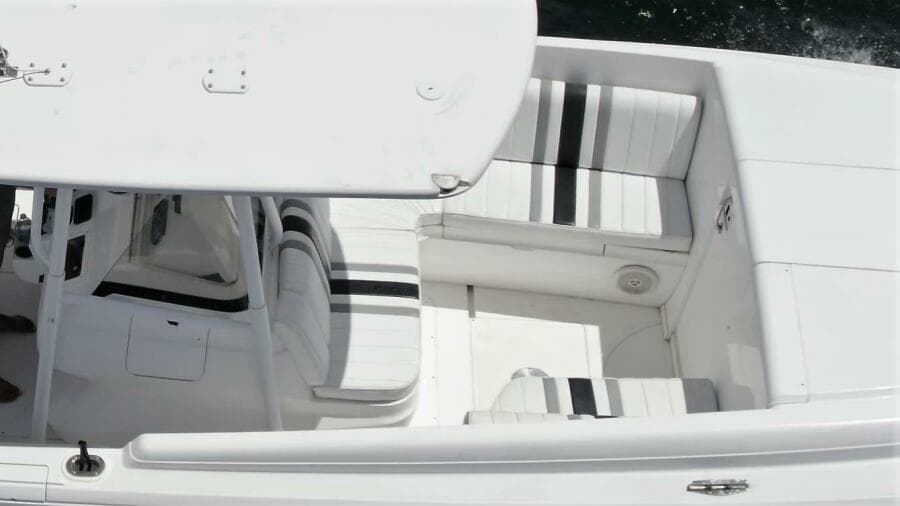 2011 Intrepid 323 Cuddy